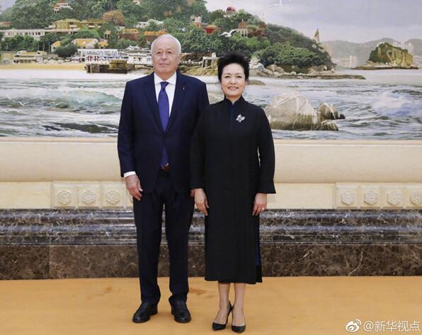 China's First Lady Meets Pre